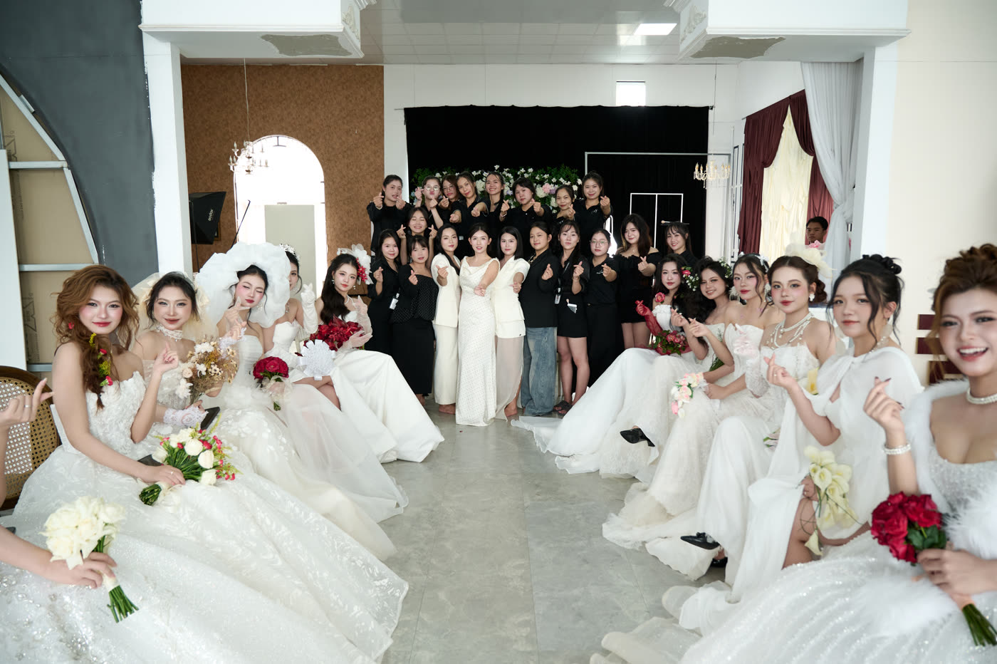 Hoàn thiện bài thi, tổng kết hành trình 12 tuần và đánh giá năng lực sau khóa. Từ nền tảng kỹ thuật đến khả năng hoàn thiện layout Makeup khách tiệc, cô dâu và concept.